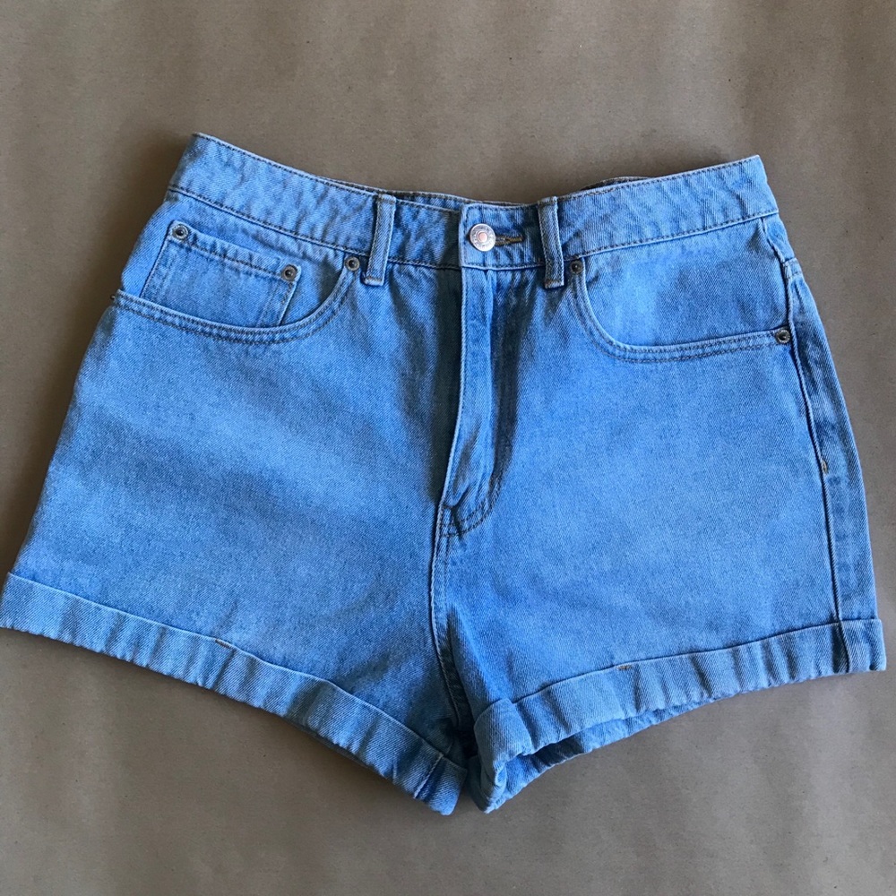 Denim Shorts (mom style) / light wash / size 30